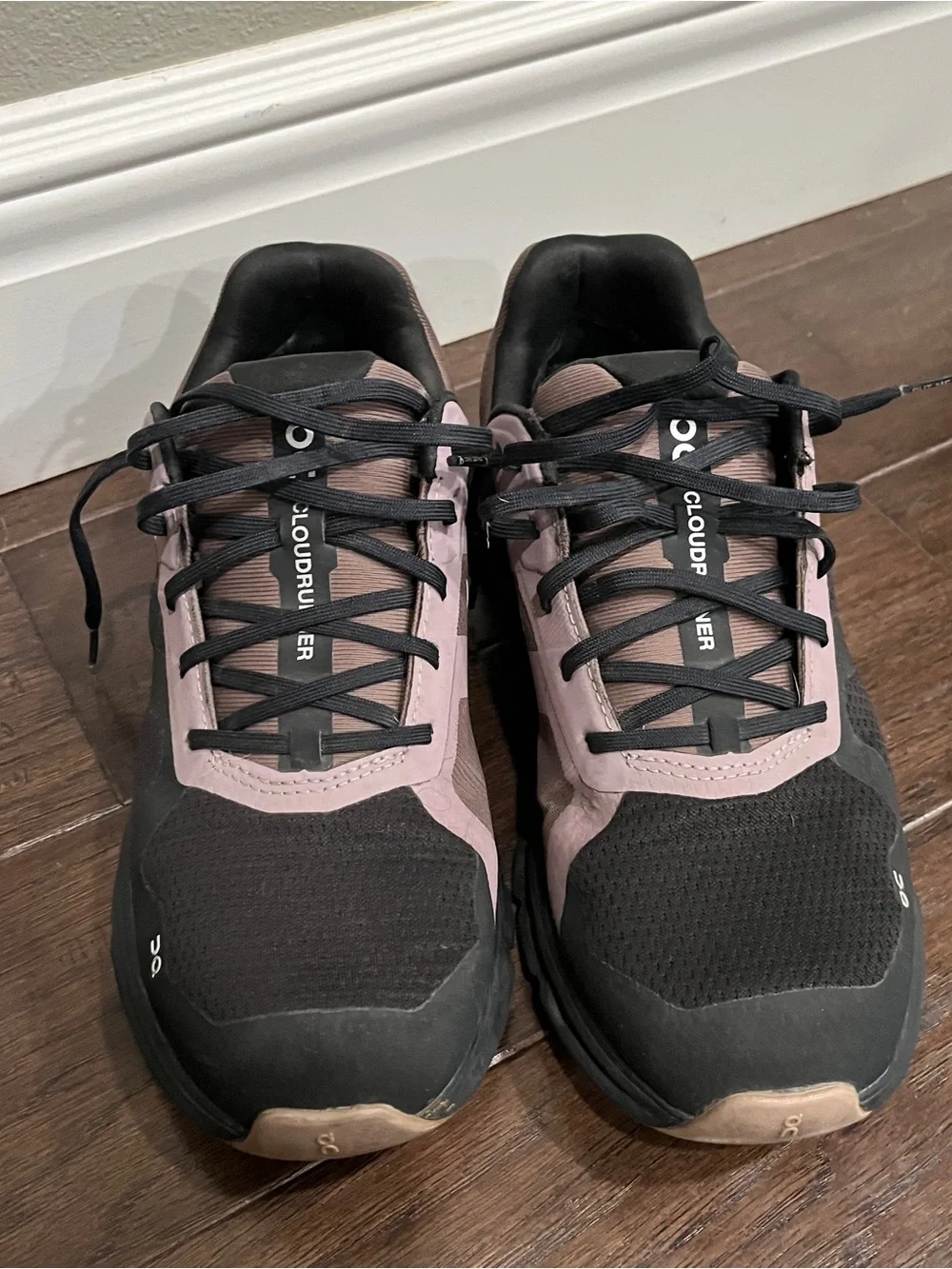 On Running Cloud cloudrunner Sneakers in Black and Mauve womens 9.5